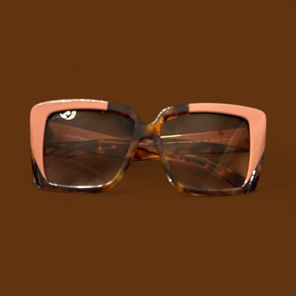 FERRAGAMO PEACH COLOR.