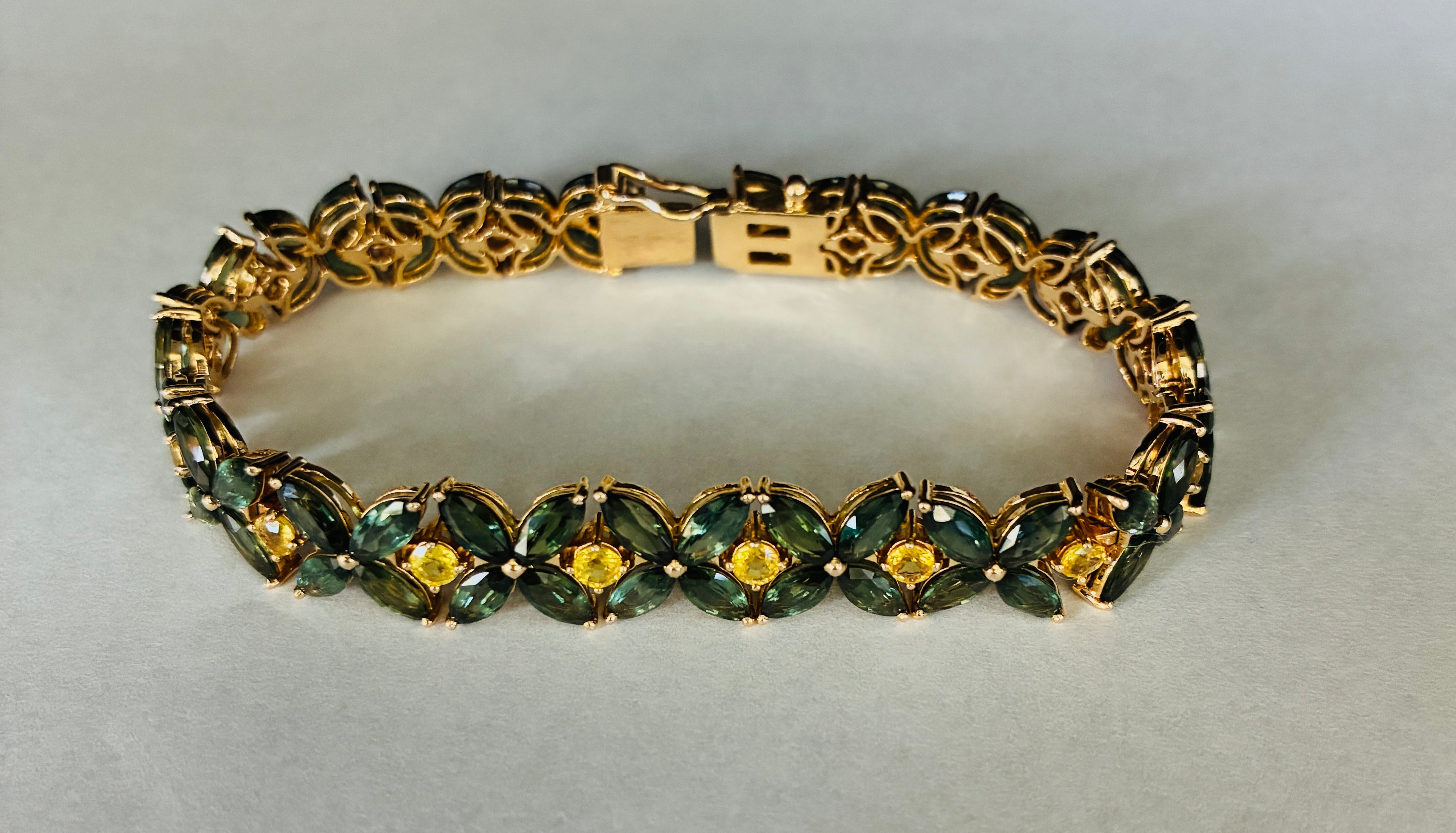 Green Sapphire Mix With Yellow Sapphire Bracelet Link 6.5 , 17K Gold.