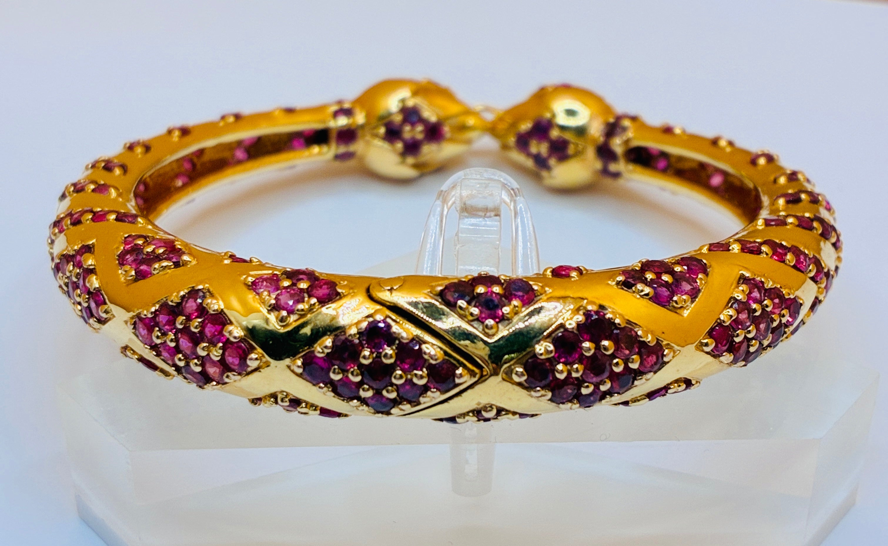 Red Color Ruby Bangle Bracelet 17K Gold Size 6.