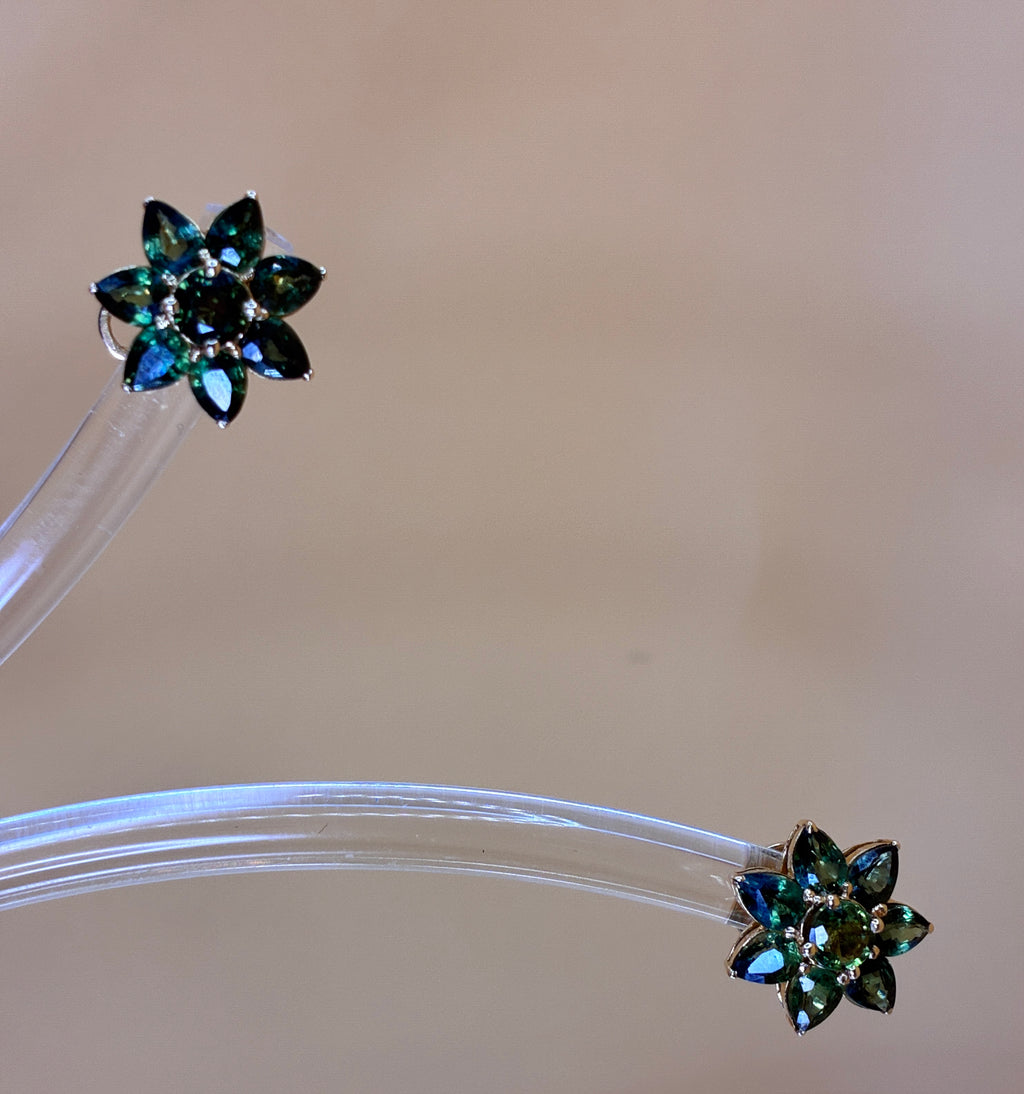 Green Sapphire Stud Earring 12K Gold.