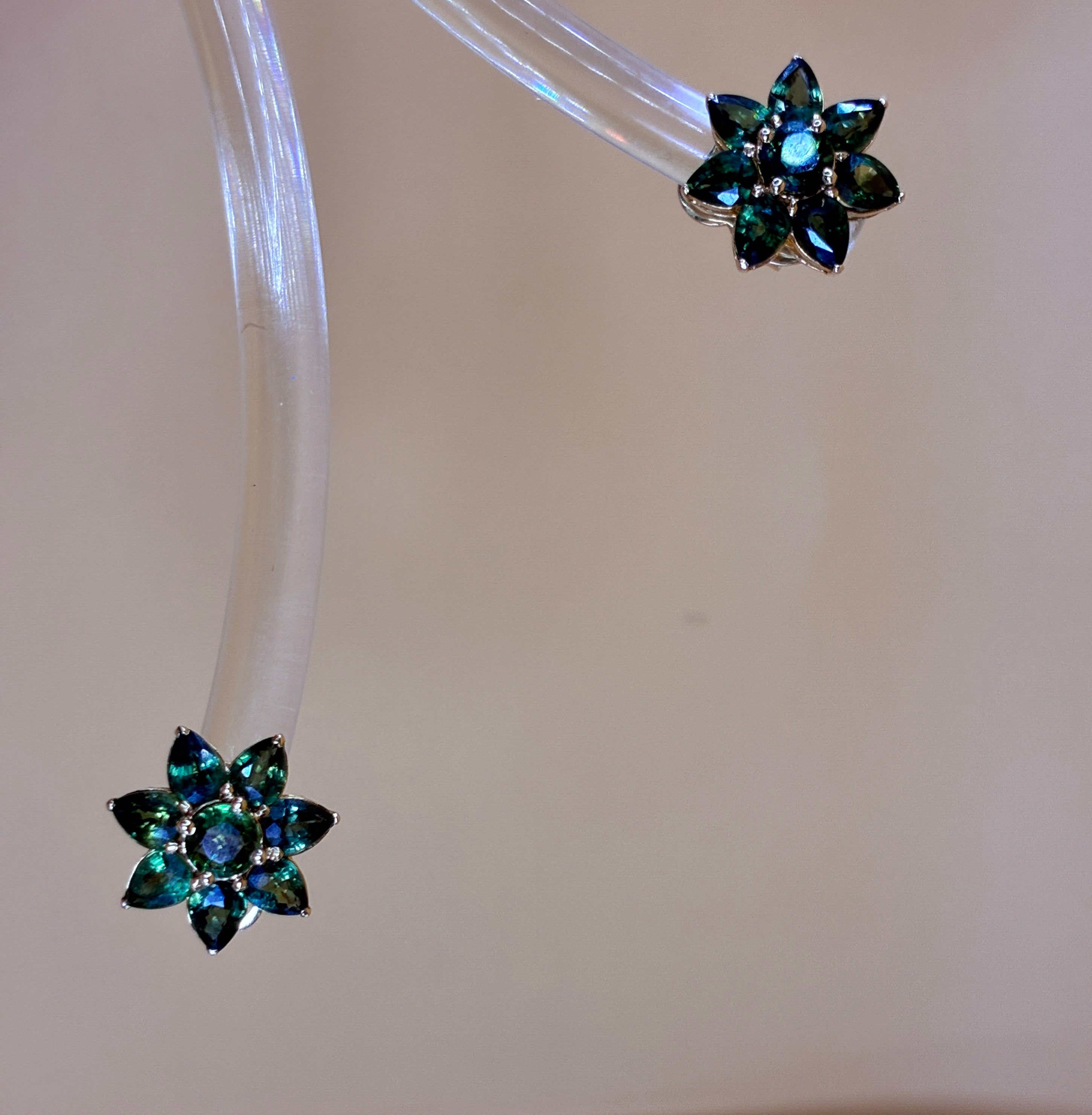 Green Sapphire Stud Earring 12K Gold.