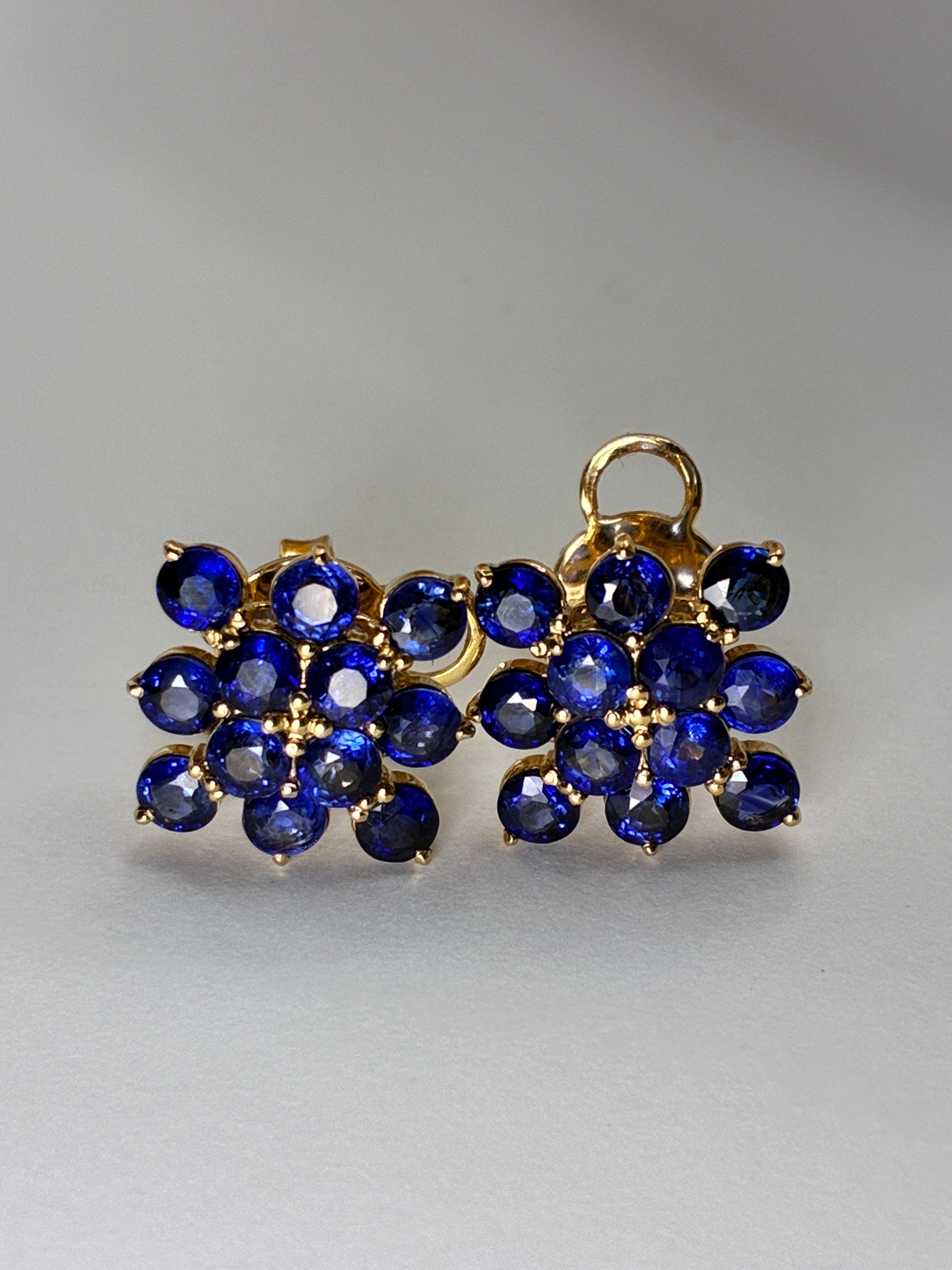 Blue Sapphire Stud Earring 12K Gold.( Navy Blue)
