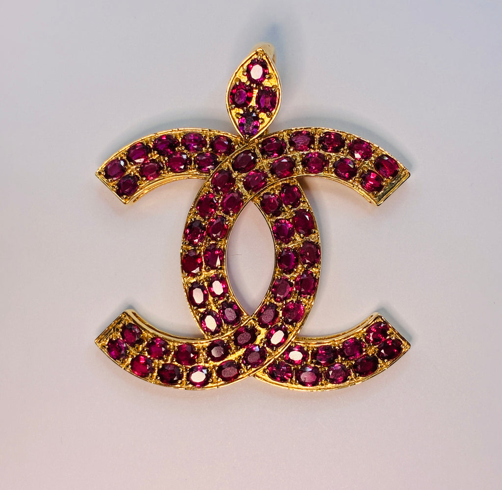 Ruby Chanel Pendant 17K Gold ( Size 1.3/4"x2")