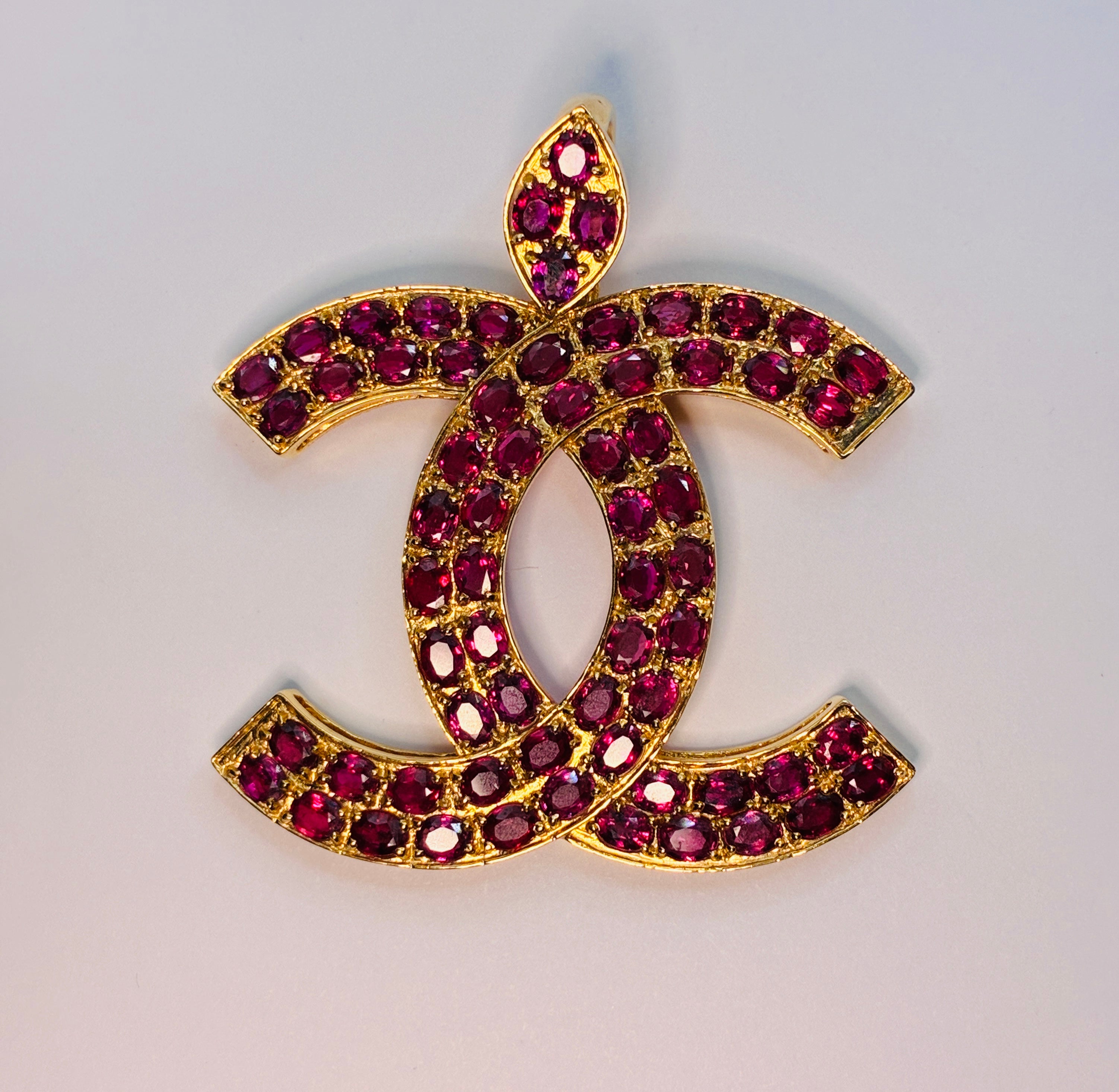 Ruby Chanel Pendant 17K Gold ( Size 1.3/4"x2")