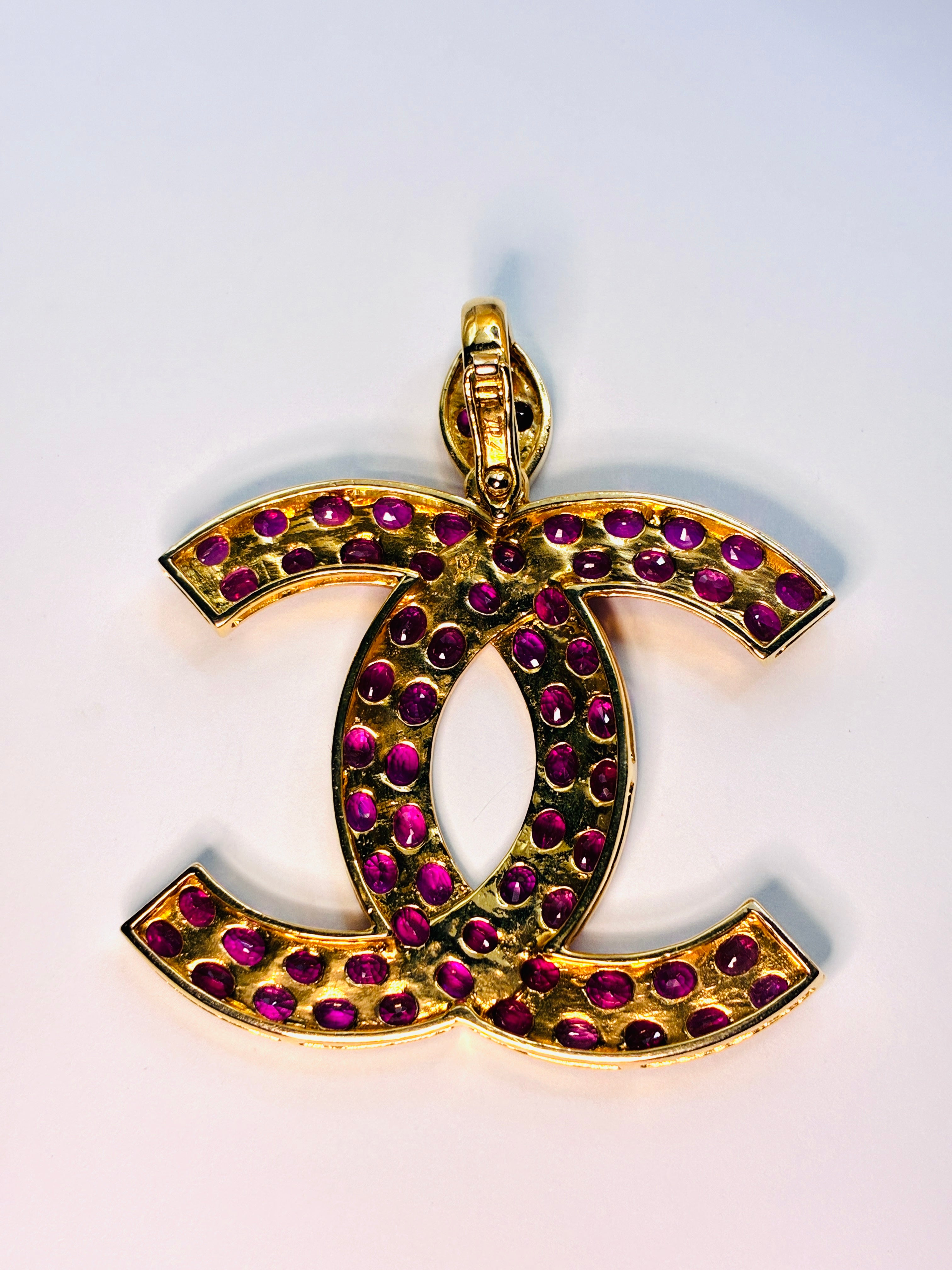 Ruby Chanel Pendant 17K Gold ( Size 1.3/4"x2")