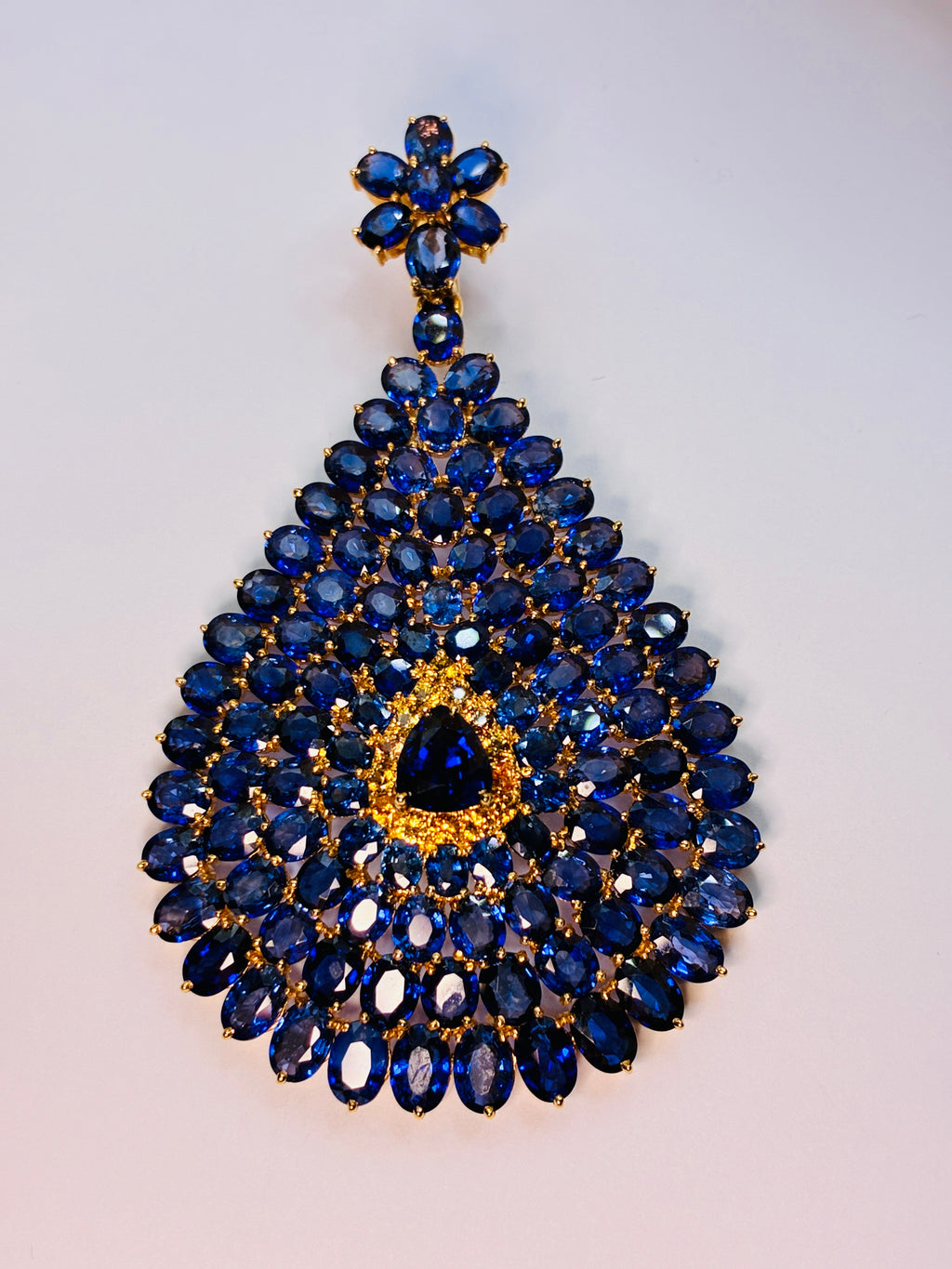 Royal Blue Sapphire( 3 Ly x 4.5 Ly ) Mix With Yellow Sapphire Center Stone ( 1.80 ct ) Large 17K Gold Pendant.(Pendant Size 2"x3")