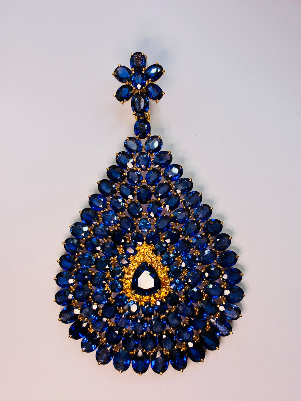 Royal Blue Sapphire( 3 Ly x 4.5 Ly ) Mix With Yellow Sapphire Center Stone ( 1.80 ct ) Large 17K Gold Pendant.(Pendant Size 2"x3")
