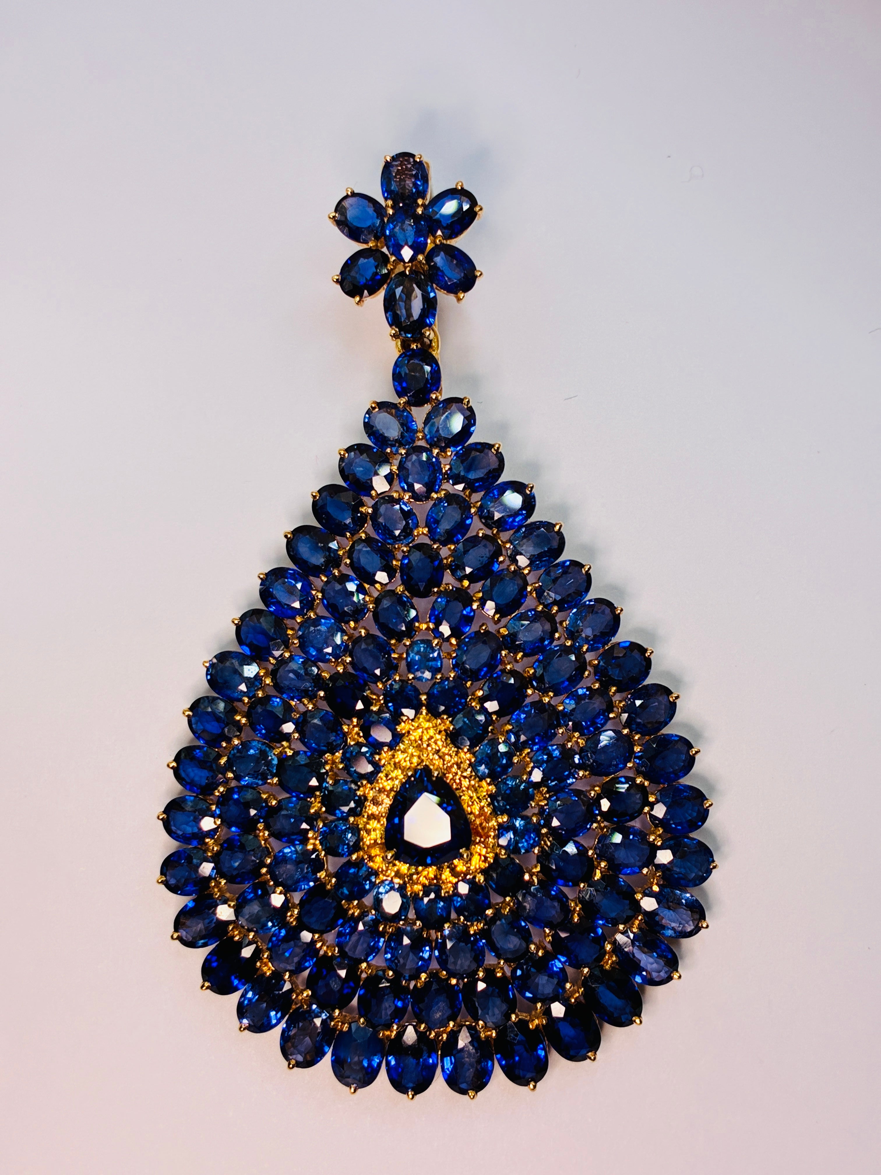 Royal Blue Sapphire( 3 Ly x 4.5 Ly ) Mix With Yellow Sapphire Center Stone ( 1.80 ct ) Large 17K Gold Pendant.(Pendant Size 2"x3")