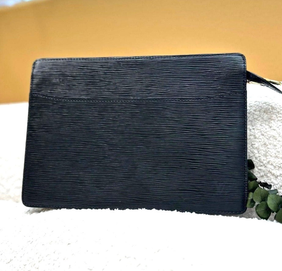 Louis Vuitton Black Epic Pochette Homme Clutch.