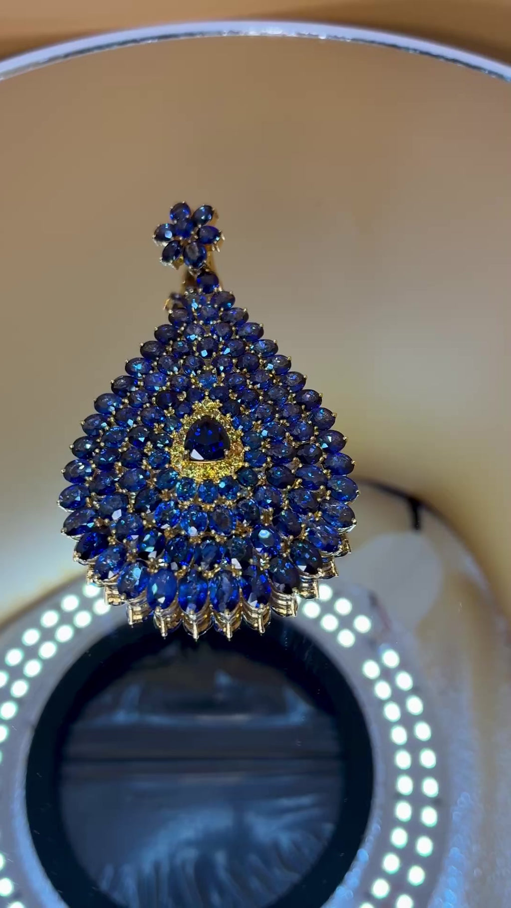 Royal Blue Sapphire( 3 Ly x 4.5 Ly ) Mix With Yellow Sapphire Center Stone ( 1.80 ct ) Large 17K Gold Pendant.(Pendant Size 2"x3")