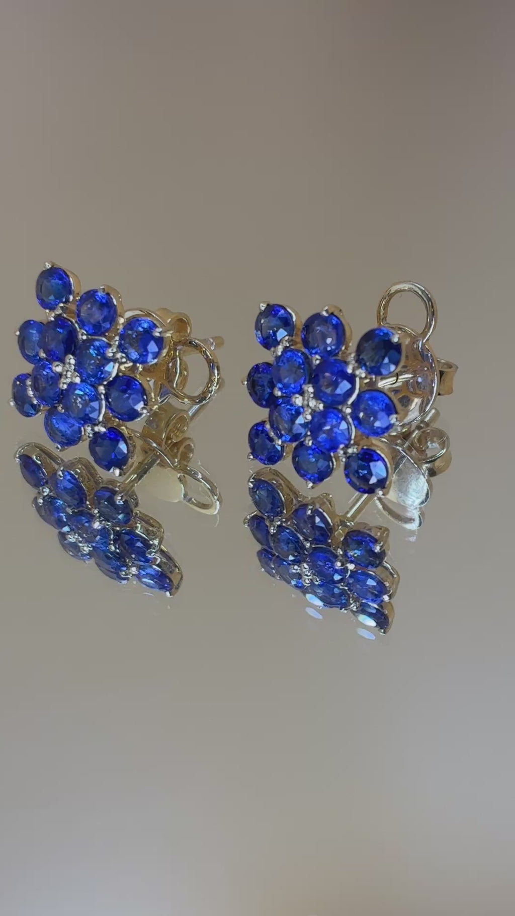 Blue Sapphire Stud Earring 12K Gold.( Navy Blue)