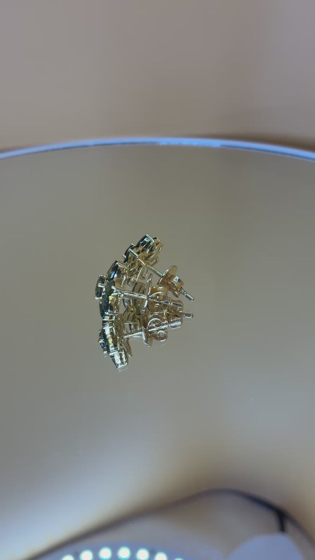 Green Sapphire Stud Earring 12K Gold.